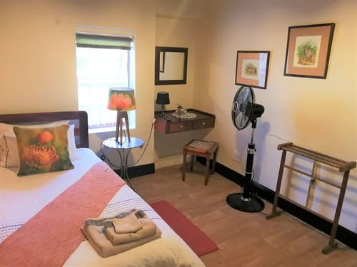 Squirrels Corner, Room