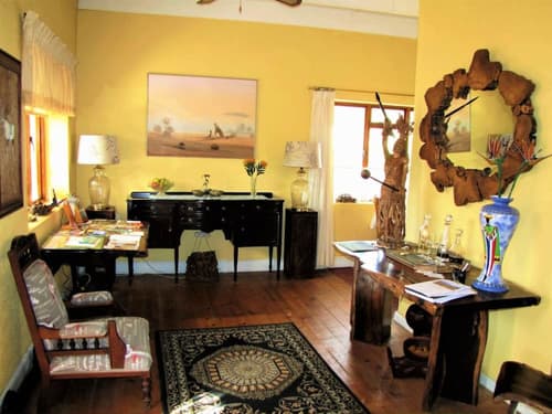 Squirrels Corner, Lobby