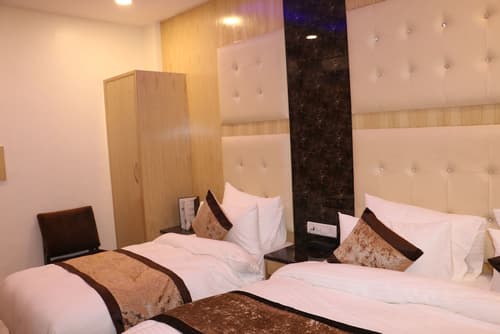 Check in Room Chuna Mandi, 