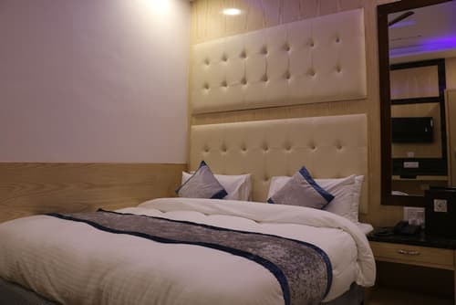 Check in Room Chuna Mandi, 