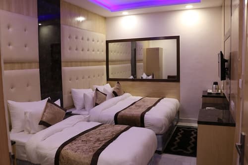 Check in Room Chuna Mandi, 