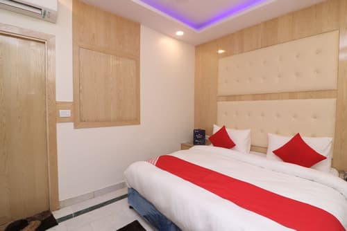 Check in Room Chuna Mandi, 