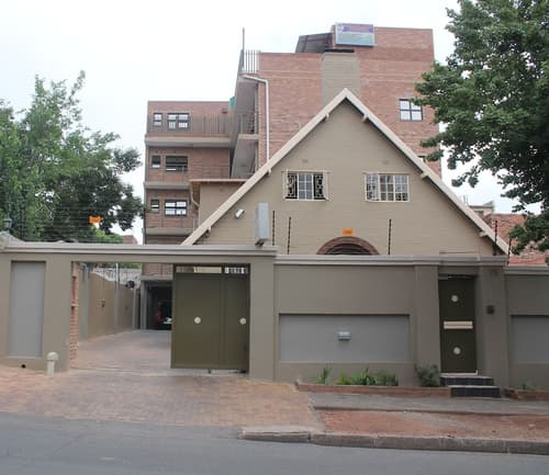 Miraton Guest Lodge, Front of property