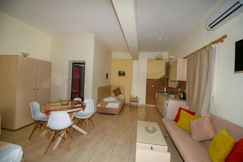 Asterolithos, Living room