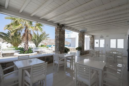 Anixi Hotel, Reception