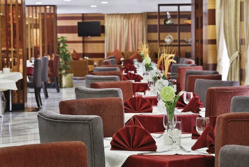 Gateway Hotel, Restaurant