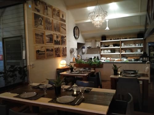 Red Palm Village, Restaurant