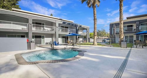 SureStay Plus Hotel by Best Western Sacramento North, Outdoor pool