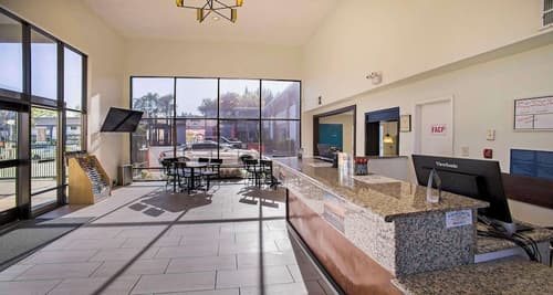 SureStay Plus Hotel by Best Western Sacramento North, Lobby