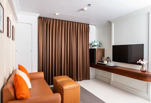 Dang Derm in The Park Khaosan