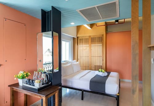 Dang Derm in The Park Khaosan