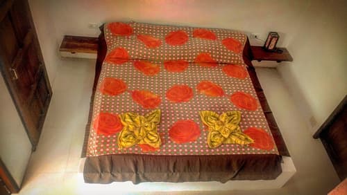 Flower Power Village, Room