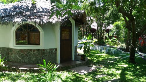 Flower Power Village, Room