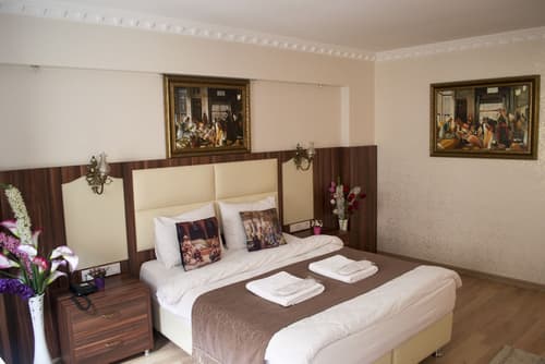 Peradise Hotel, Room