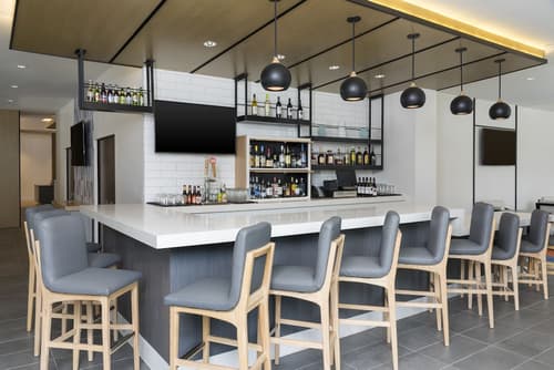 Hyatt House Austin/Downtown, Dining