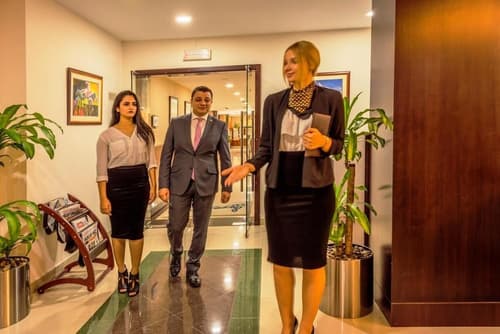 Golden Tulip Headington Ruwi, Lobby