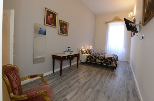 Paulos Valletta, Room