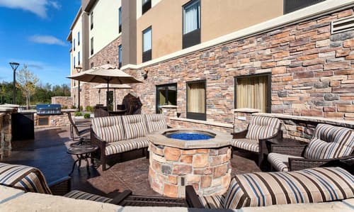 Hampton Inn & Suites Duluth North/Mall Area, Terrace/patio