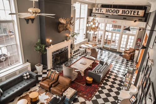 Hood River Hotel, Lobby sitting area