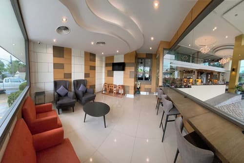 Aqua Resort Phuket - Near Beach and Chalong Pier, Lobby sitting area