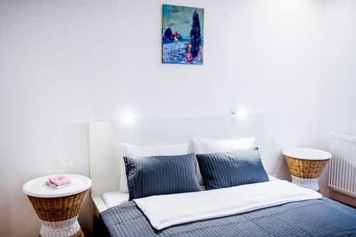 Vagabond Corvin, Room