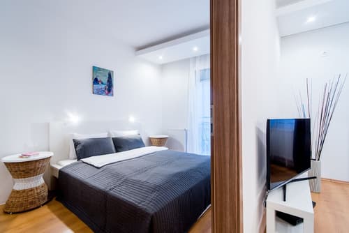 Vagabond Corvin, Room