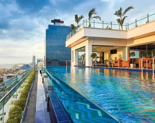 Mandarina Colombo, Primary image