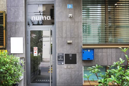 Numa Zurich Turi, Front of property