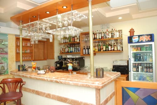 Tabar Hotel, Bar (on property)