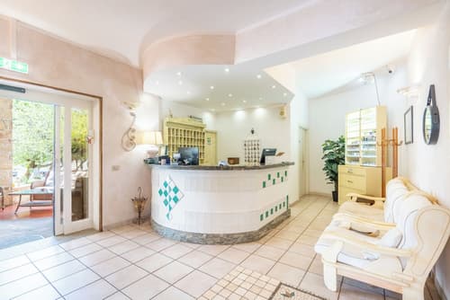 Montiruju Hotel, Reception