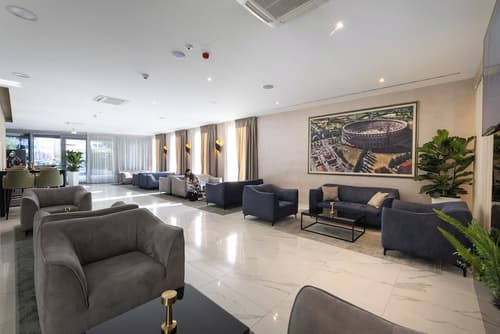 Hotel Salona Palace, Reception