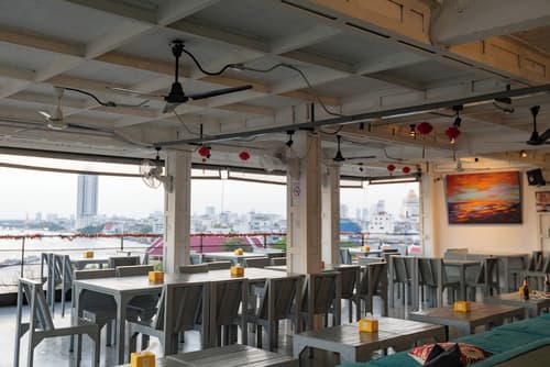 River View Residence, Restaurant