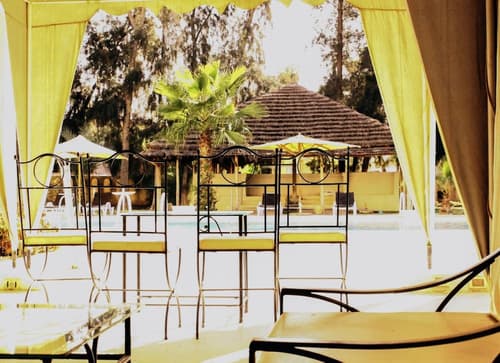 Hotel Continental, Property grounds