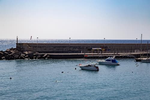 Pensión La Gaviota, Lake