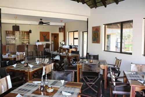 Ijaba Lodge, Interior entrance