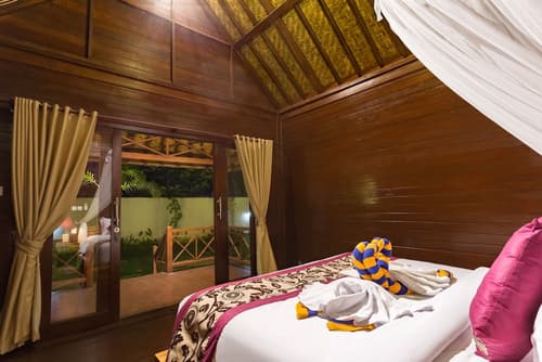 The Bridge Huts, Room