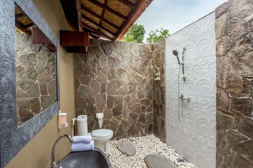 The Bridge Huts, Bathroom