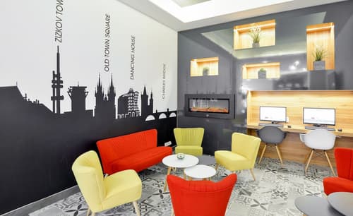 Hotel Garden Court, Lobby sitting area