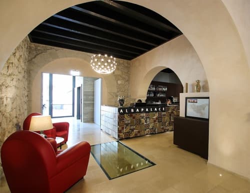 Alba Palace Hotel, Reception