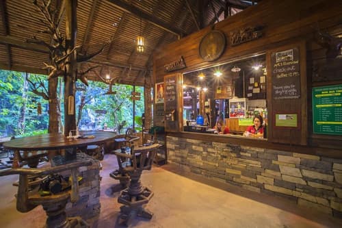 Art's Riverview Lodge, Restaurant