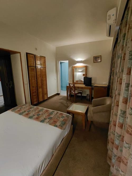 Hapi Hotel