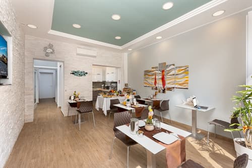 Ayres Del Mar, Lobby