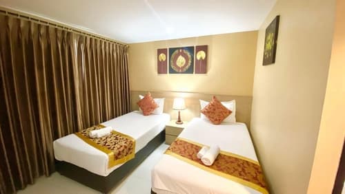 Top High Airport Link Hotel, Room