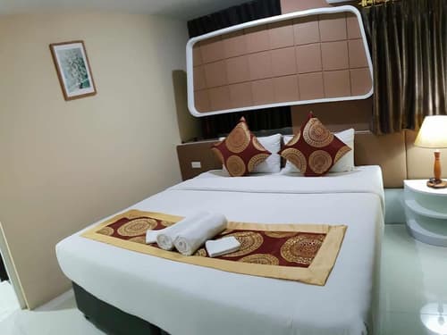 Top High Airport Link Hotel, Room