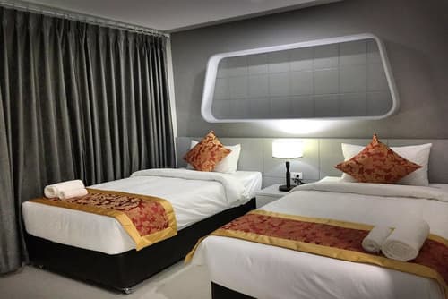 Top High Airport Link Hotel, Room