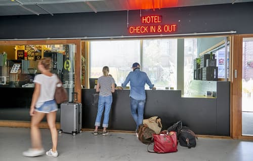 Q-Factory Hotel, Reception