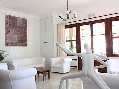 Hotel Brismar, Lobby sitting area