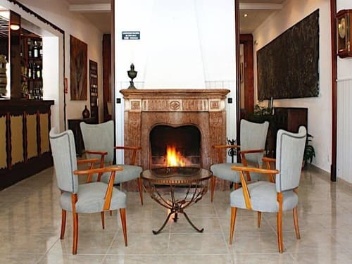 Hotel Brismar, Lobby sitting area