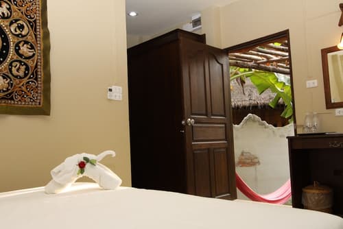 Lanta Castaway Beach Resort