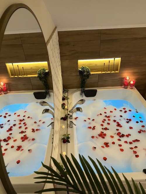 White House Hotel, Room